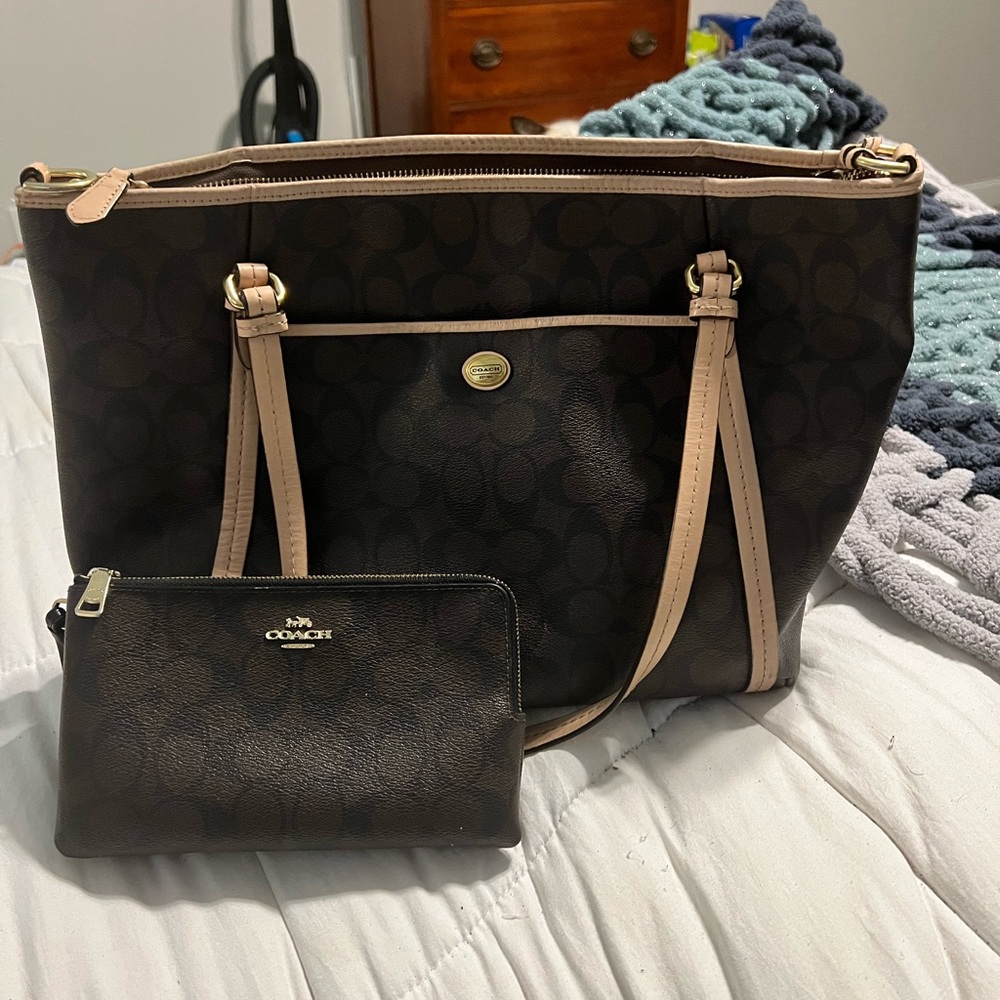 Coach Black and Tan Women's Tote Bag with wallet/wristlet in EUc